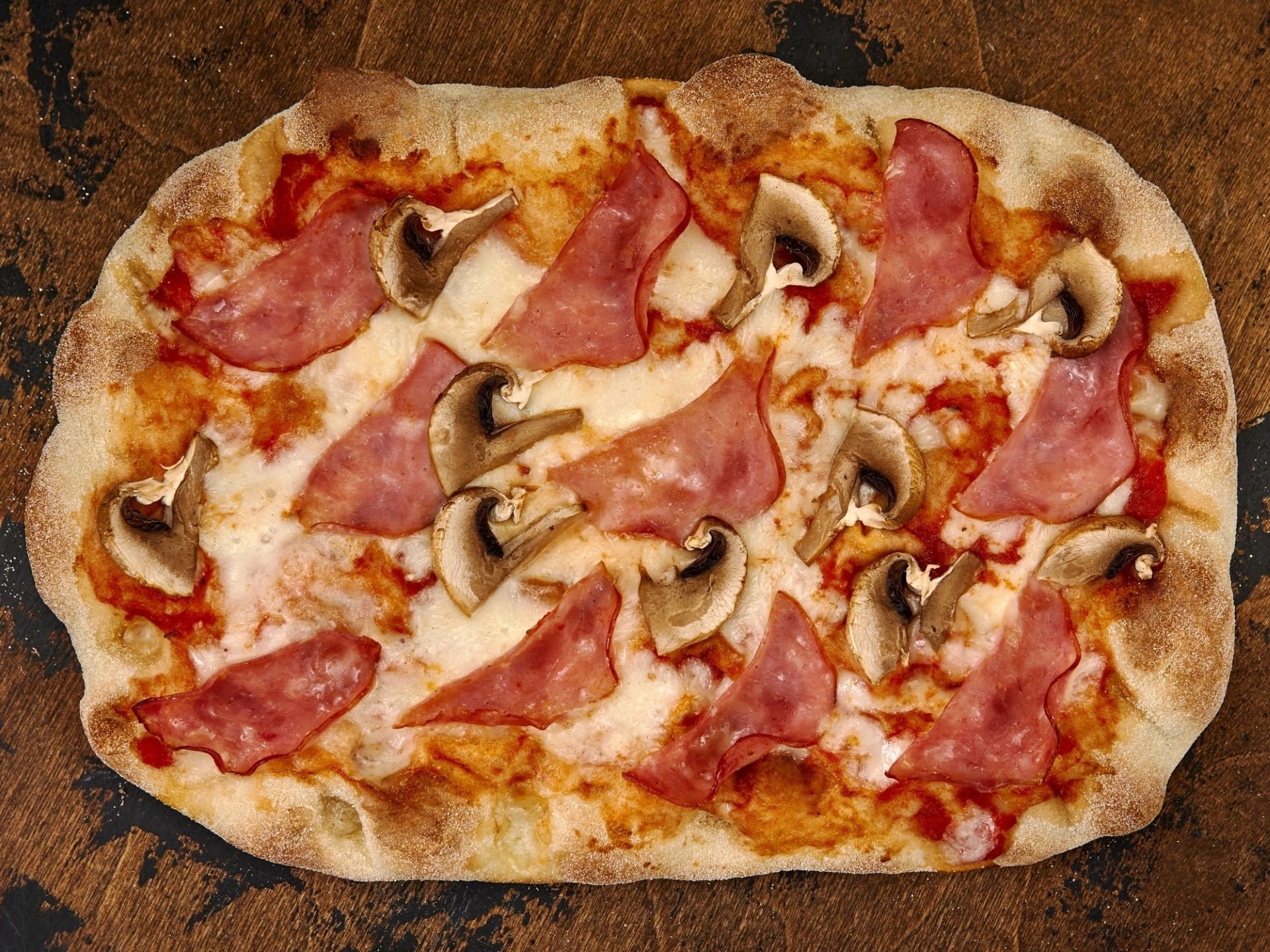 Пицца римская с ветчиной и грибами