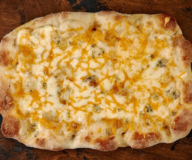 Пицца римская четыре сыра