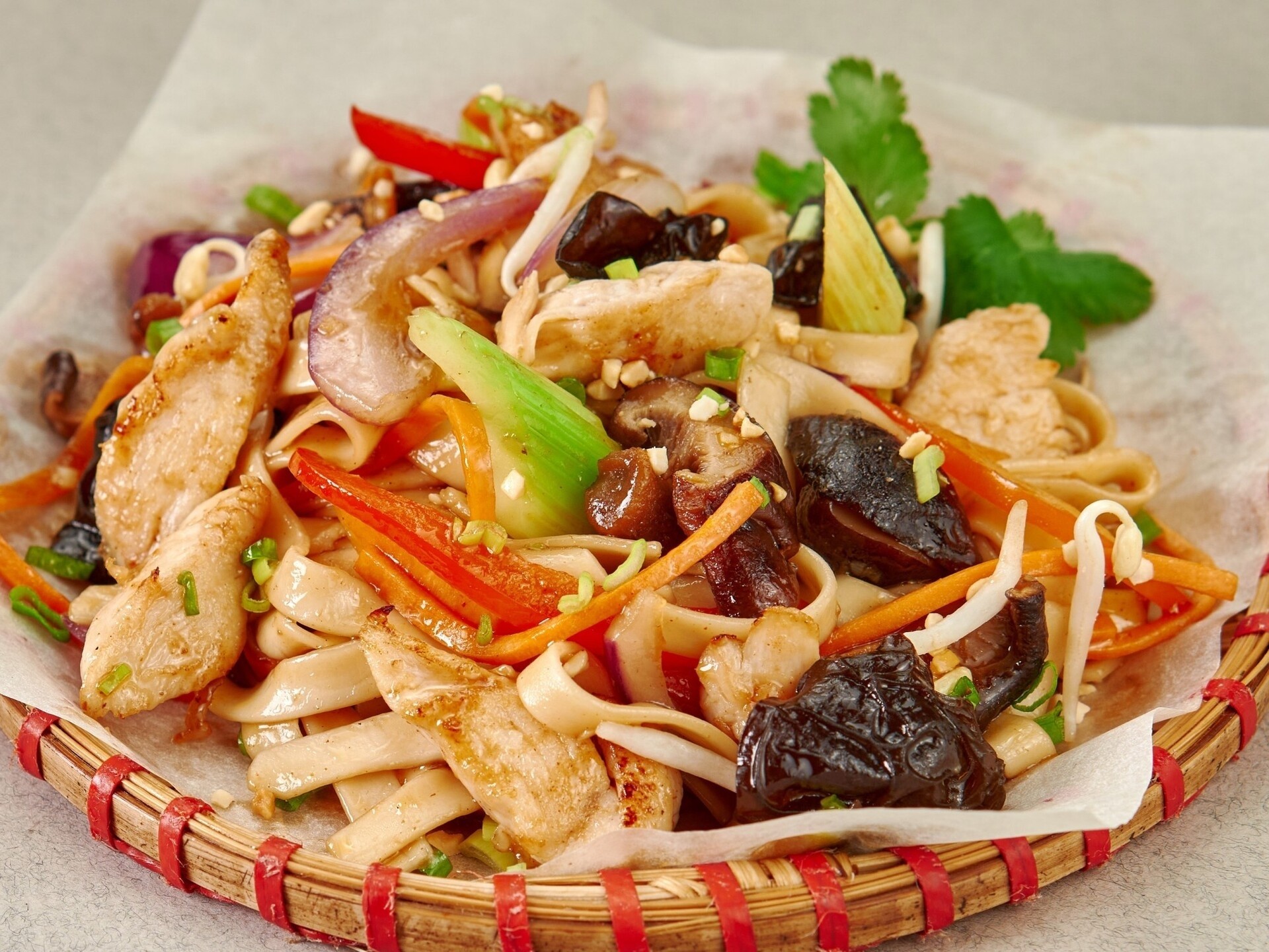 Удон с курицей и домашним терияки