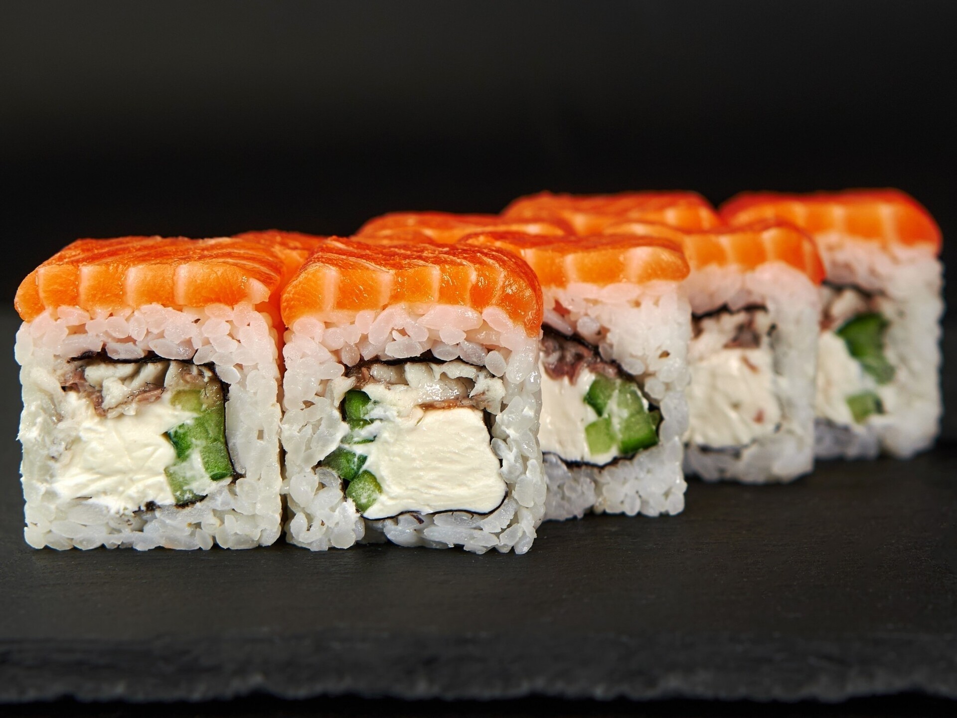 Филадельфия с лососем и угрем