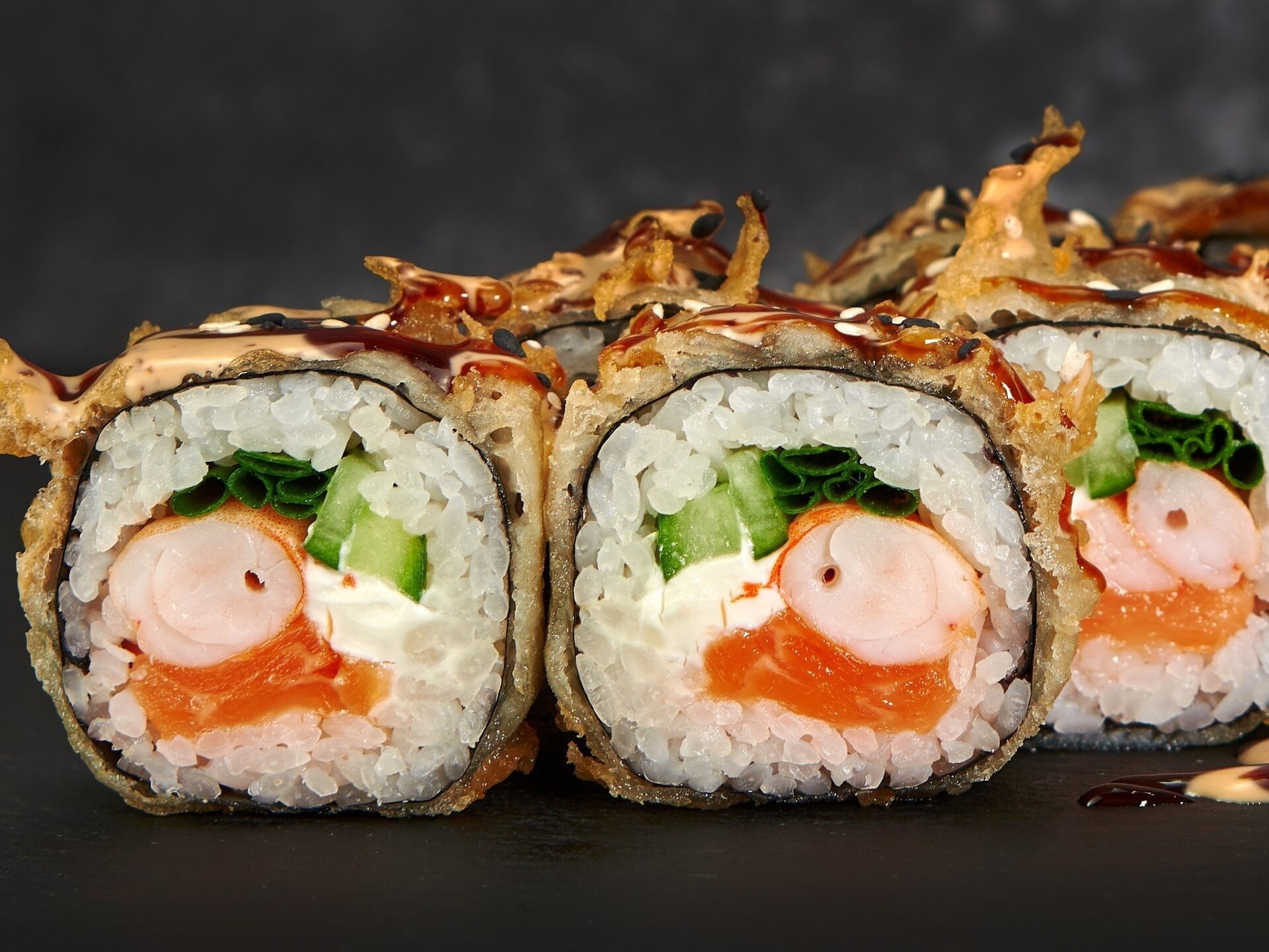 Темпура с лососем и креветкой