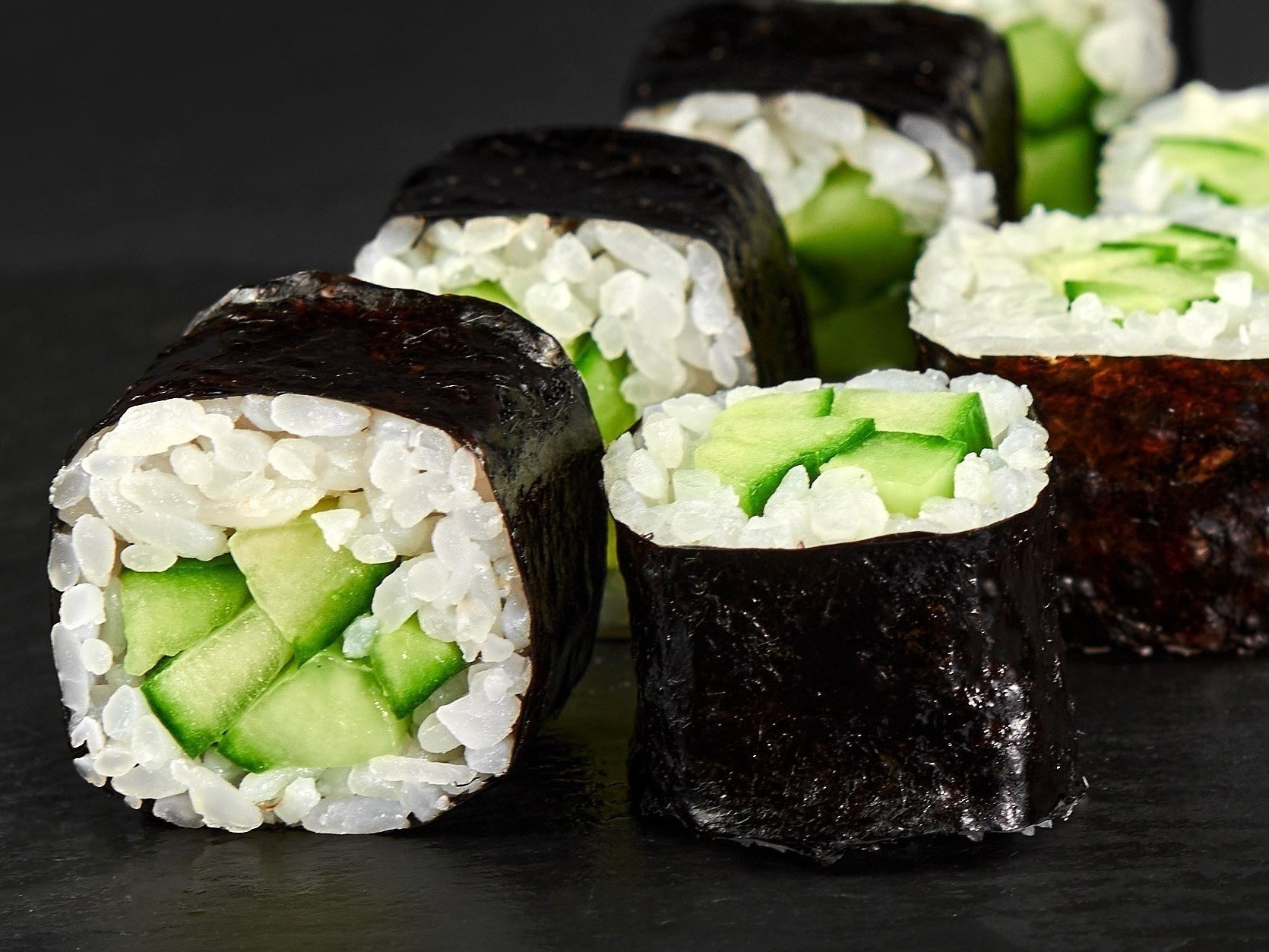 Маки с огурцом