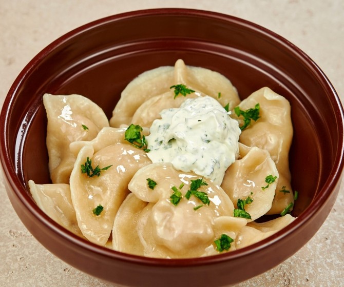 Пельмени с бараниной, сметаной, чесноком и зеленью S