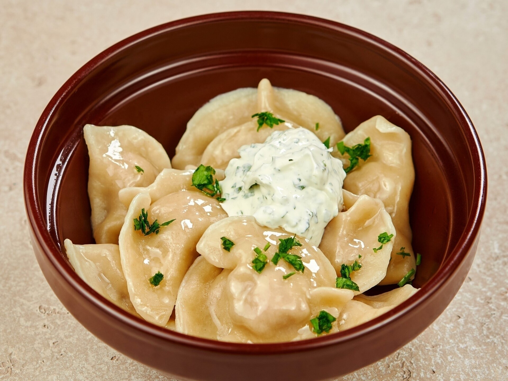 Пельмени с бараниной, сметаной, чесноком и зеленью S