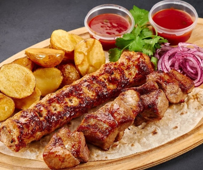 КОМБО Шеф кебаб на двоих Шашлык из свинины и Люля из курицы с молодым картофелем